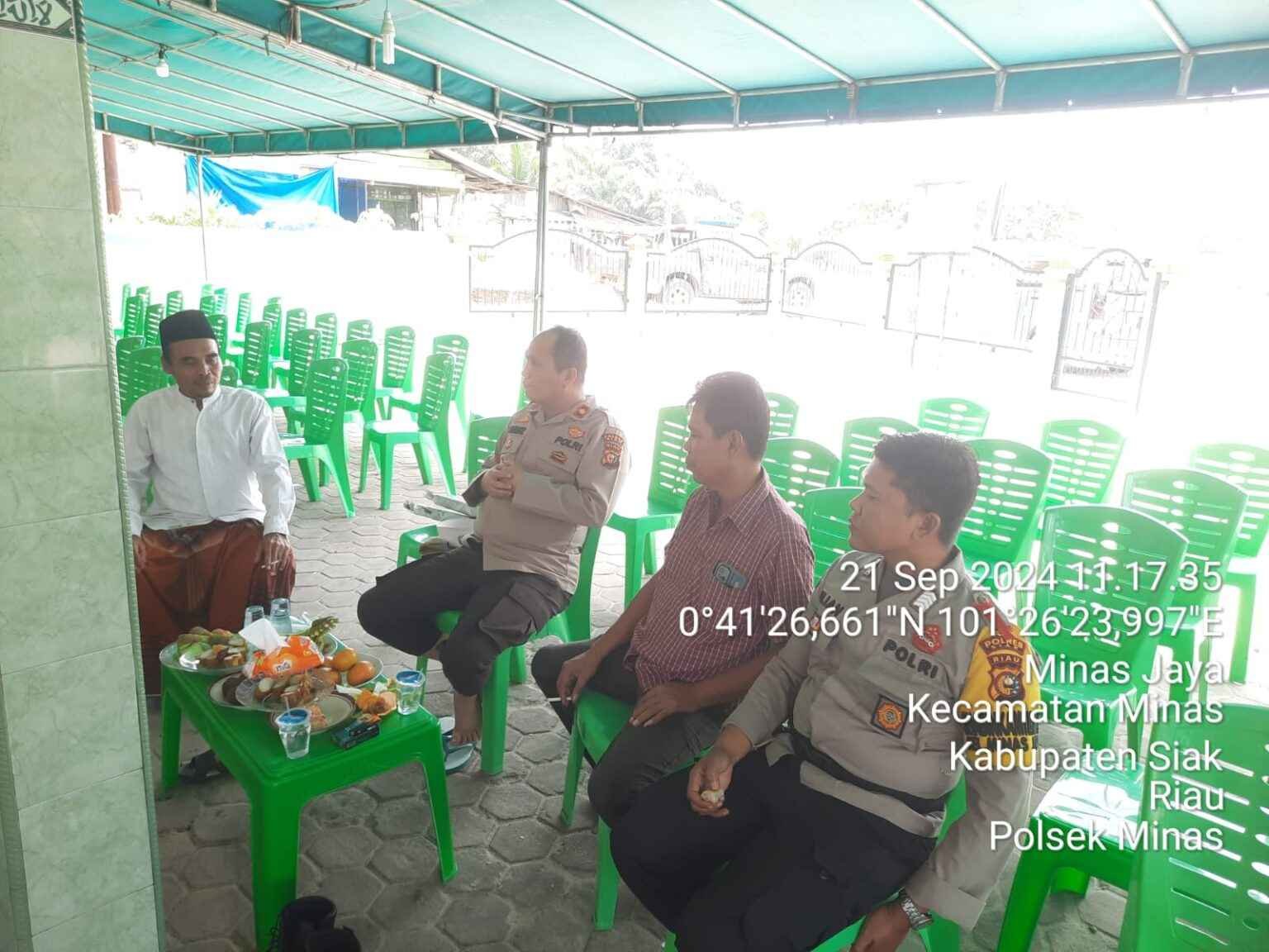 Cooling System Pilkada Serentak, Kapolsek Minas Sambangi Imam Masjid Rahmat di Minas Jaya